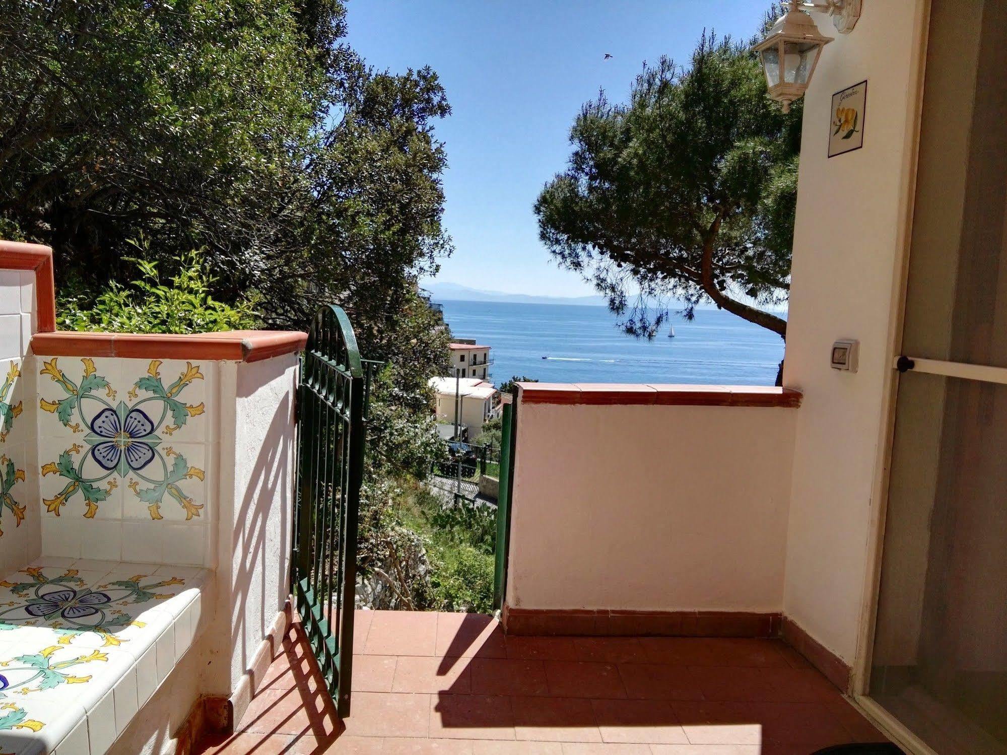 Casa Vacanze Bouganvillea Cetara Exterior foto
