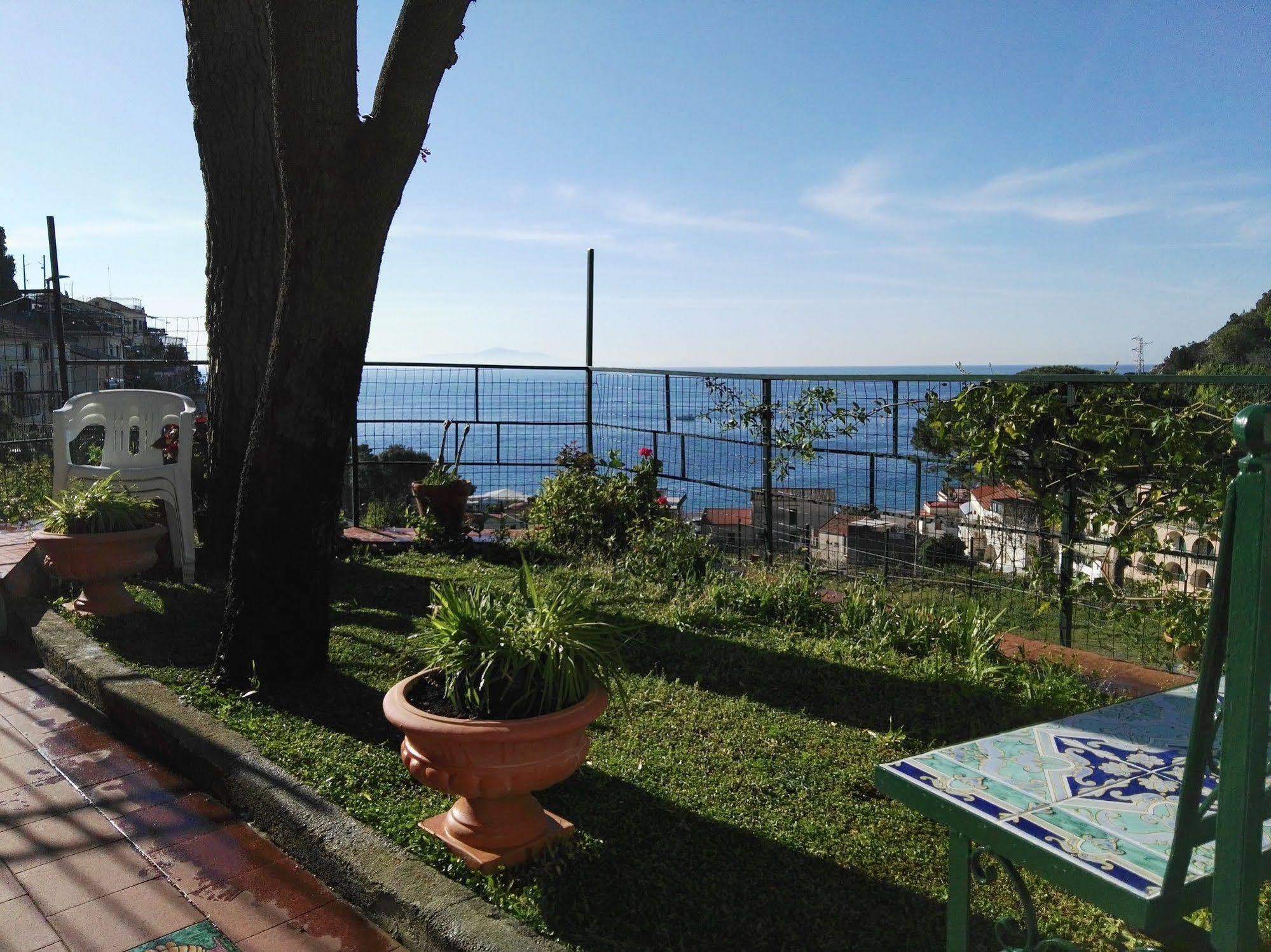 Casa Vacanze Bouganvillea Cetara Exterior foto